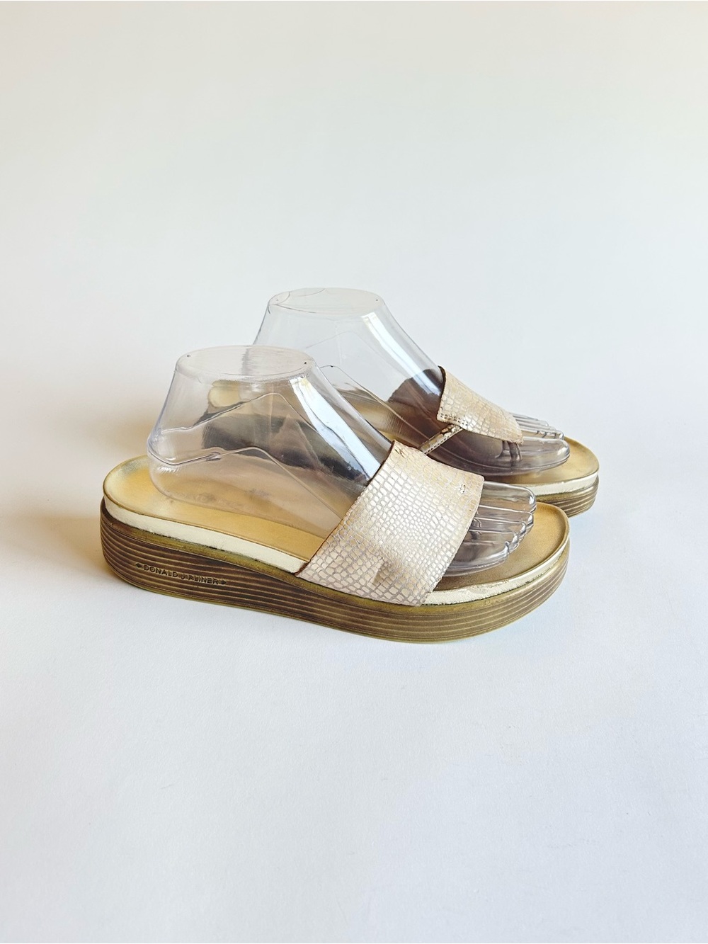 Donald Pliner Gold Silver Lizard Print Leather Wedge Flip Flops Sandals size 9